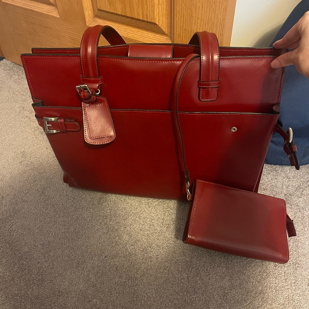 Vibrant Red Leather purse with Design come with a smaller bag attached - Picture 6 of 10